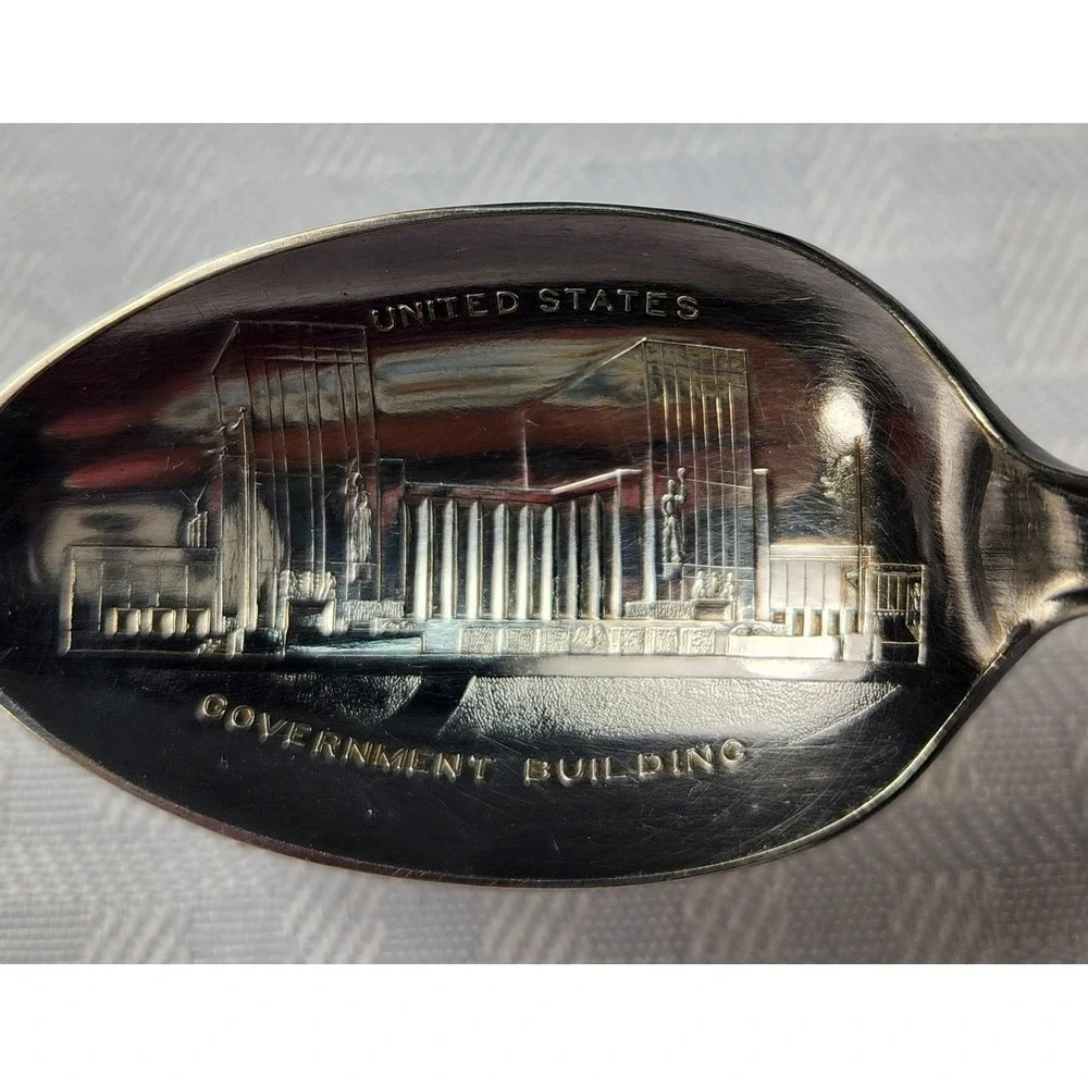 1939 New York World's Fair Silverplate spoon administration building Collectible